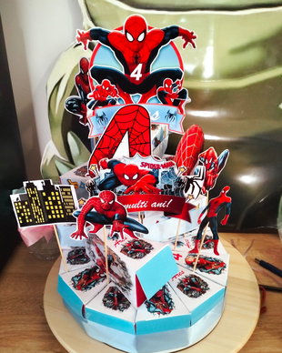 Cutie felie de tort Spiderman