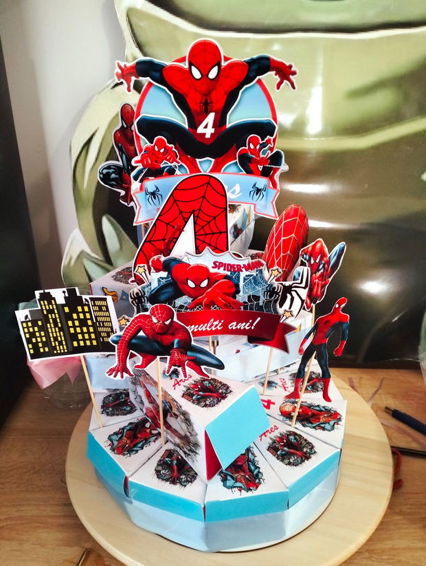 Cutie felie de tort Spiderman