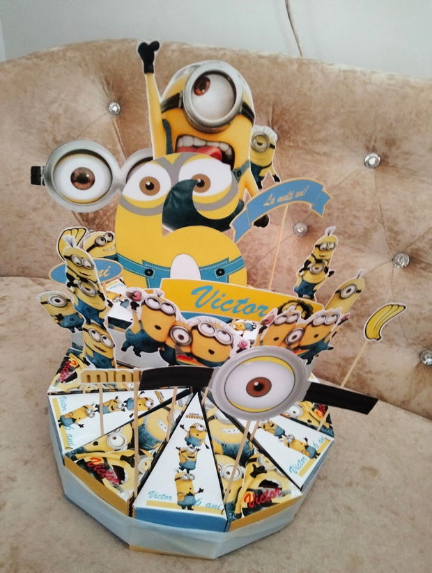 Cutie felie de tort Minion