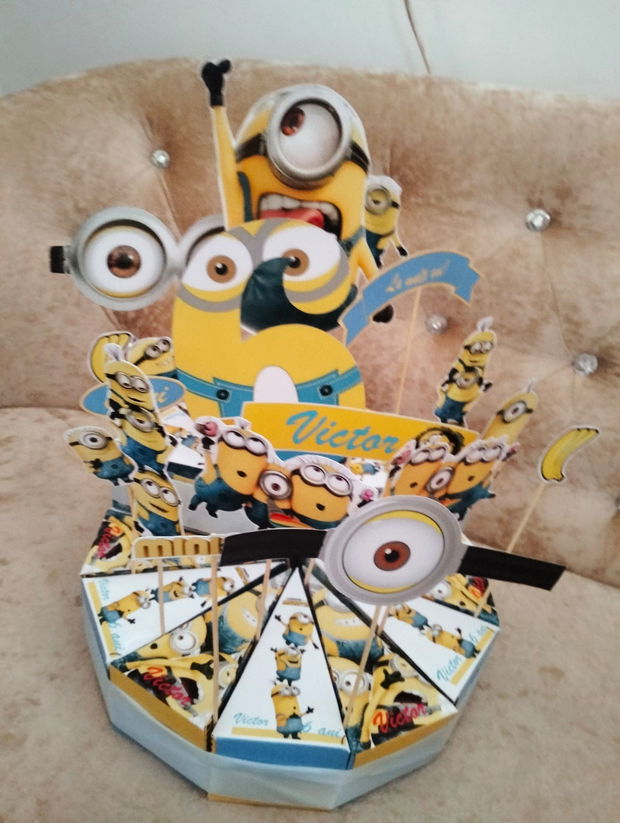 Cutie felie de tort Minion