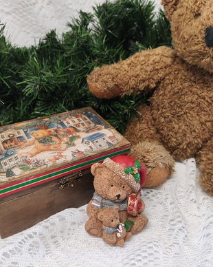 Cutie cu figurina Teddy
