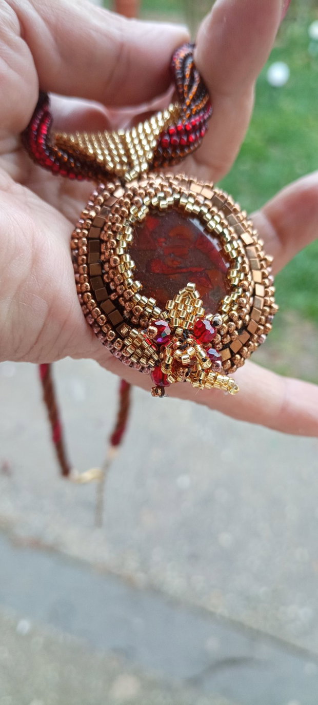 Colier embroderie