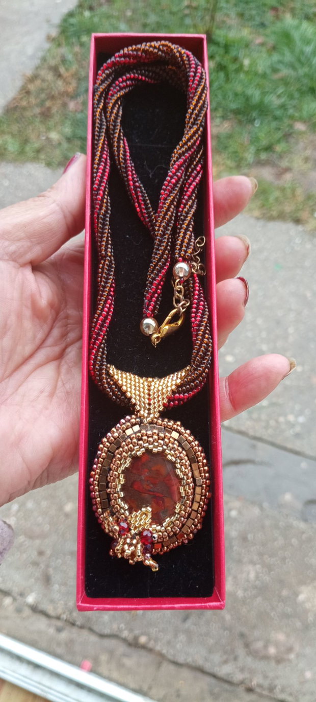 Colier embroderie