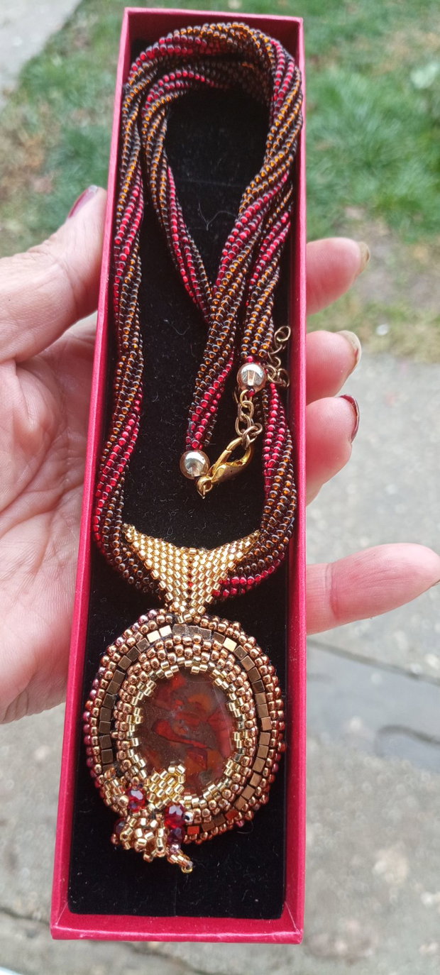 Colier embroderie