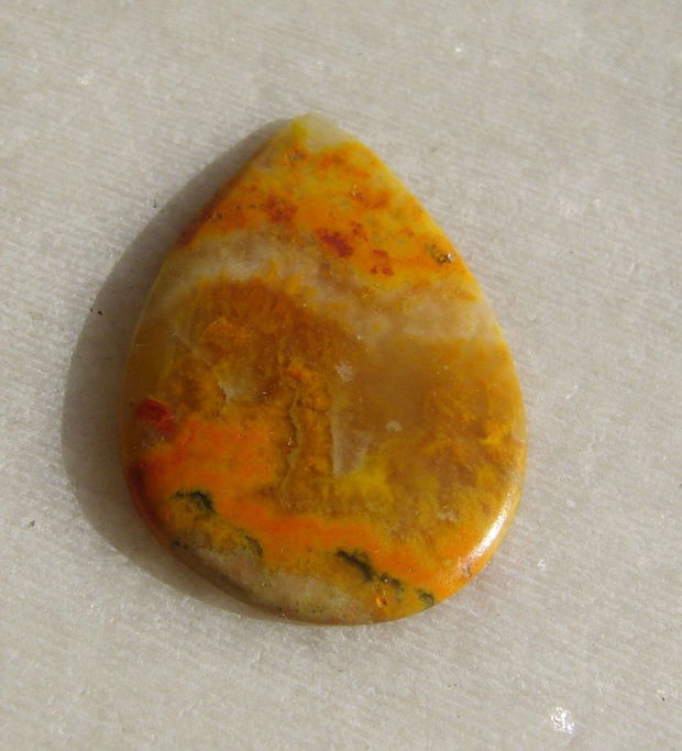 Bumble Bee jasper cabochon SUBTIRE (lucrat manual in India) aprox 2x17x24 mm