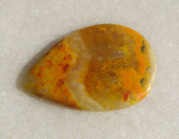 Bumble Bee jasper cabochon SUBTIRE (lucrat manual in India) aprox 2x17x24 mm