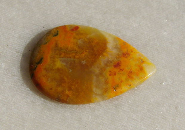 Bumble Bee jasper cabochon SUBTIRE (lucrat manual in India) aprox 2x17x24 mm