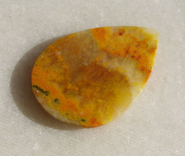 Bumble Bee jasper cabochon SUBTIRE (lucrat manual in India) aprox 2x17x24 mm