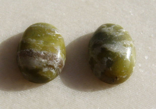 (2 bucati) Cabochon jad NATURAL netratat aprox 5x12.5x18 mm