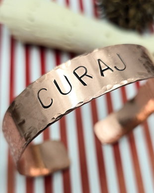 Brățară CURAJ din alama sau cupru texturat