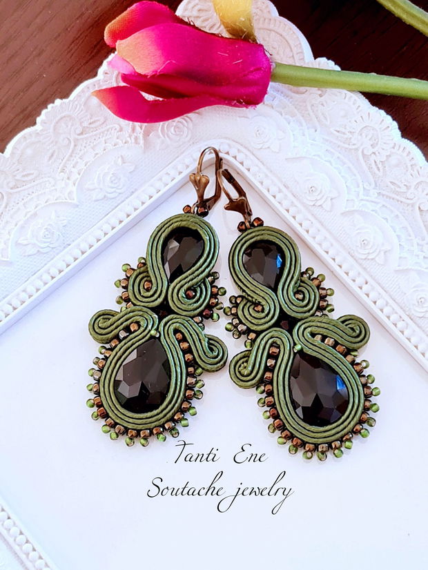 Cercei oliv cu cristale negre, Cercei soutache