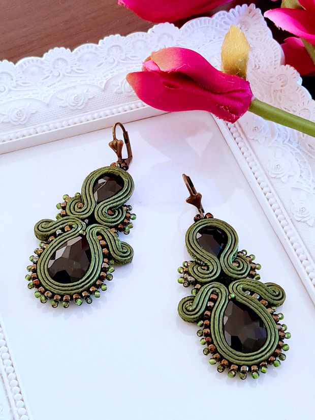 Cercei oliv cu cristale negre, Cercei soutache