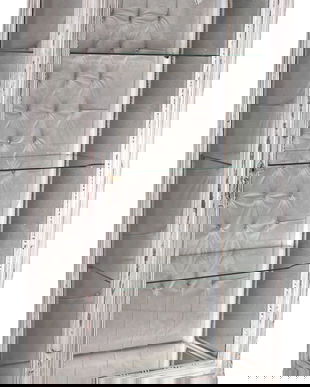 Vitrina baroc din lemn masiv alb