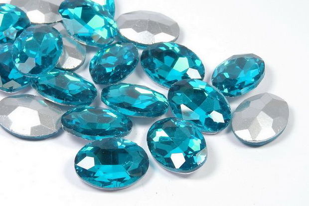 Cabochon din sticla, oval, 10x8 mm, aquamarin