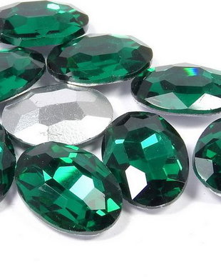 Cabochon din sticla, oval, 14x10 mm, verde smarald