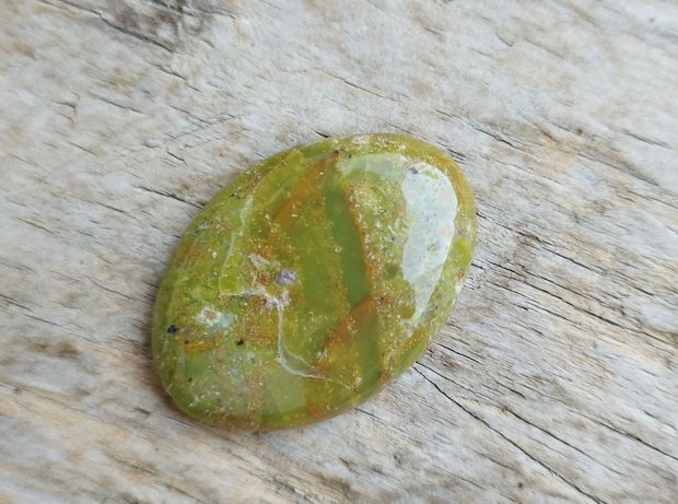 Cabochon opal verde, 35x24 mm