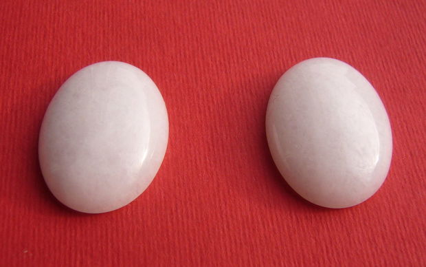 Jad alb cabochon aprox 30x22x7 mm