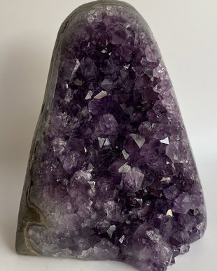 Ametist - geoda de piatra semipretioasa