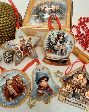 Set format din 5 decoratiuni din lemn, forme turta dulce
