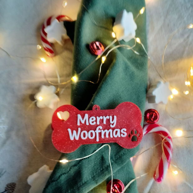 Decorațiune de Crăciun - Os Roșu cu mesaj "Merry Woofmas"