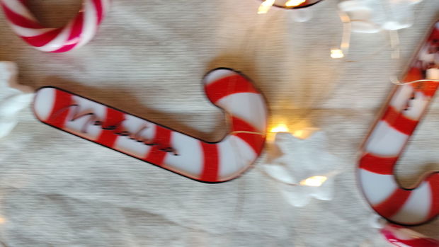 Candy Cane Personalizat - Decorațiune în formă de Acadică și Numele Dorit