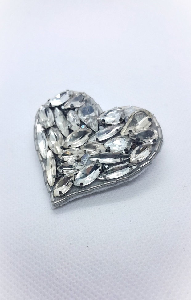 Iced heart - broșă din cristale de sticlă