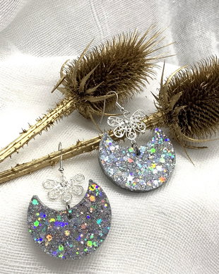 Cercei handmade unicat din rasina