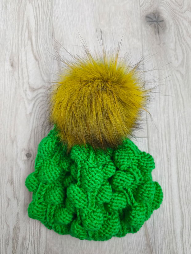 Caciula verde cu pompon multicolor