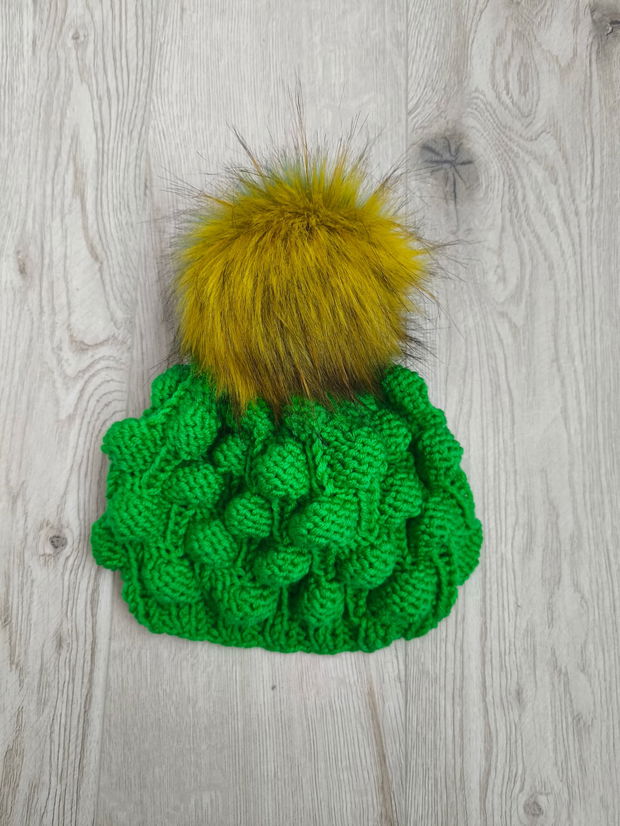 Caciula verde cu pompon multicolor