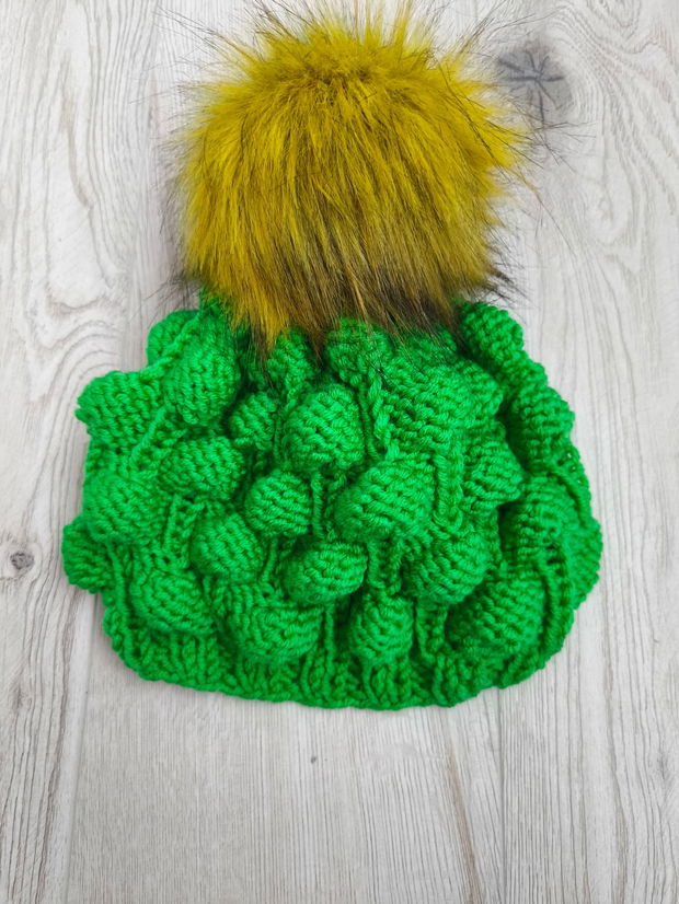 Caciula verde cu pompon multicolor