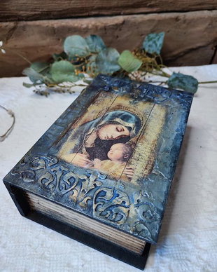 Cutie din Lemn Model Carte, Decorată cu Imaginea Maicii Domnului