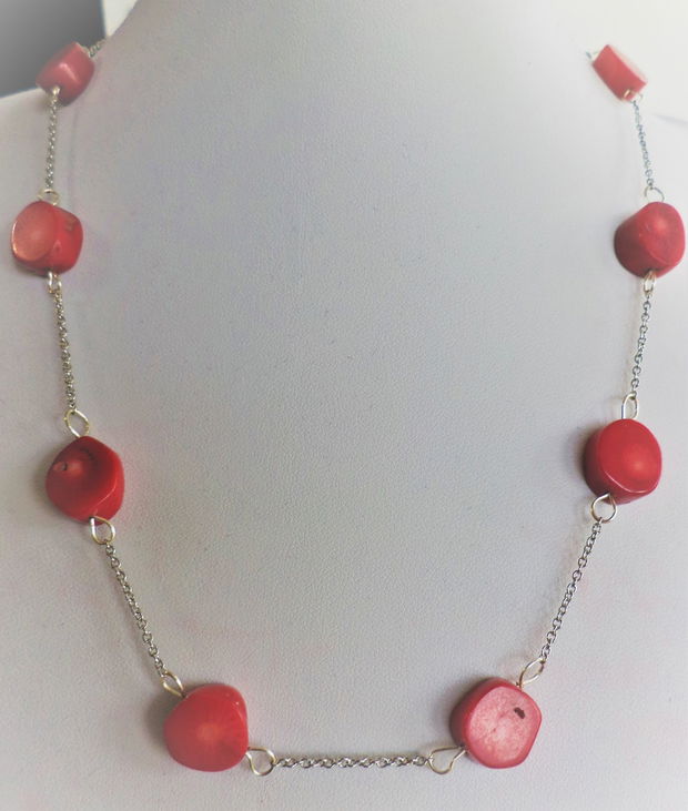 Colier handmade cu margele din coral