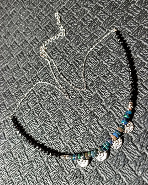 Rezervat Colier argint opal de foc etiopian negru turmalina neagra charm argint evantai lant argint minimalist boho chic trendy - Transport gratuit