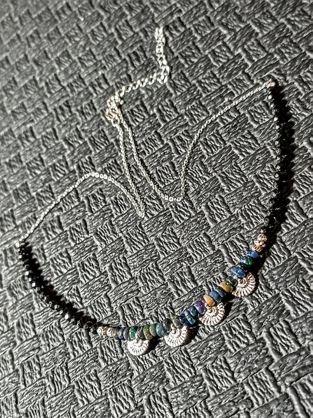 Rezervat Colier argint opal de foc etiopian negru turmalina neagra charm argint evantai lant argint minimalist boho chic trendy - Transport gratuit