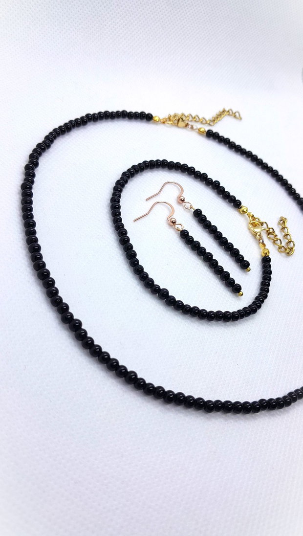 Set elegant colier, bratara si cercei din perle de sticla - negru