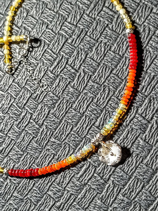 Colier argint opal de foc etiopin galben oranj rosu opal galben charm argint floare gradient degrade nuante minimalist boho chic trendy - Transport gratuit
