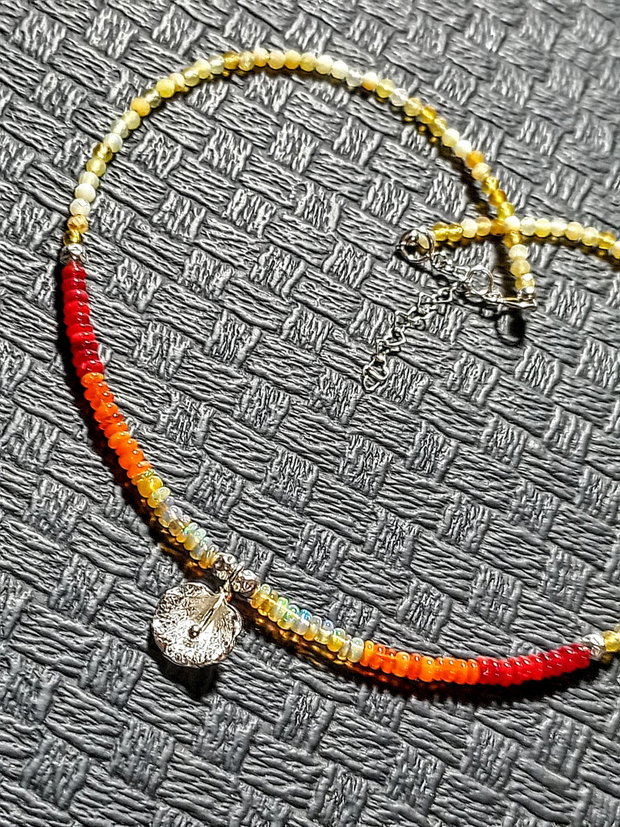 Colier argint opal de foc etiopin galben oranj rosu opal galben charm argint floare gradient degrade nuante minimalist boho chic trendy - Transport gratuit