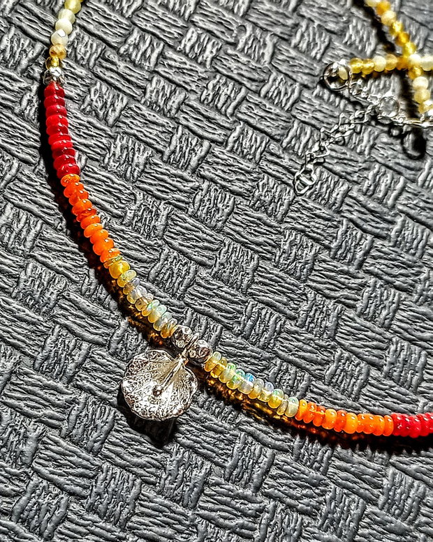 Colier argint opal de foc etiopin galben oranj rosu opal galben charm argint floare gradient degrade nuante minimalist boho chic trendy - Transport gratuit