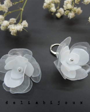 Cercei statement handmade unicat - PET-uri (plastic) reciclate - flori (cod1112)