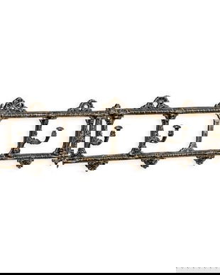 Cuieras din fonta cu patru agatatori