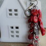 Breloc handmade cu diferite margele din coral