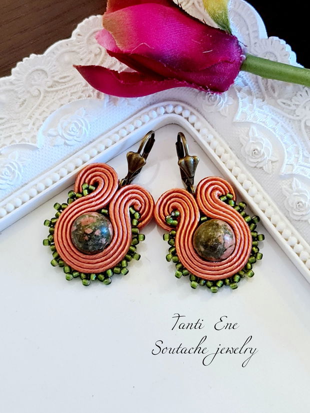 Cercei soutache cu unakit