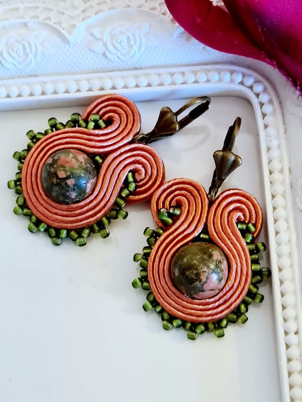 Cercei soutache cu unakit