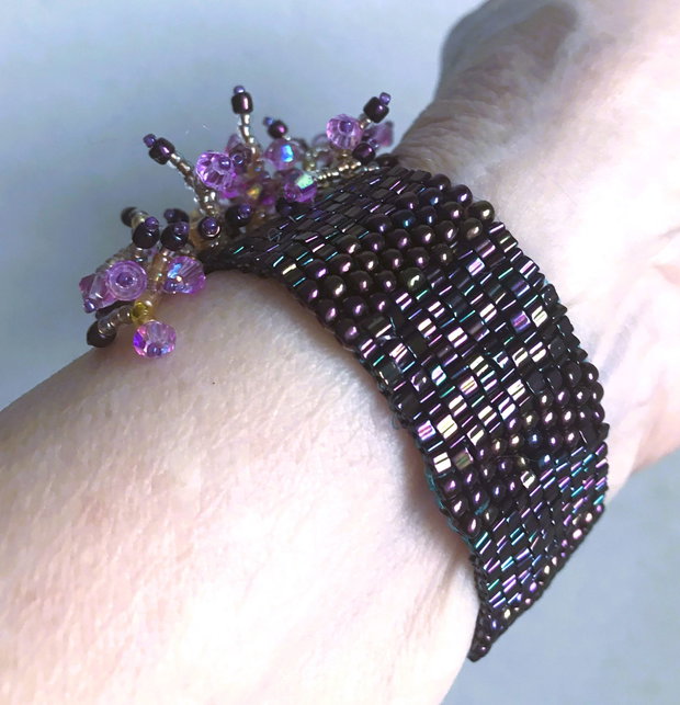 Bratara cu franjuri pe nuante de mov