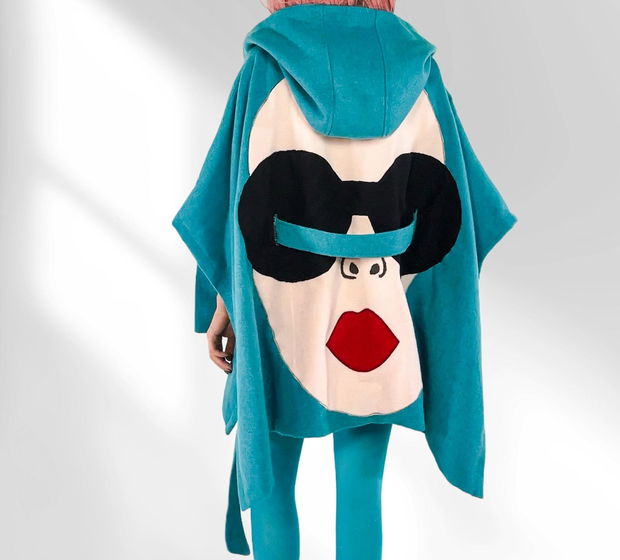 Poncho turcuaz grafic design