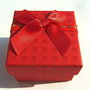 Cutie cadou rosie cu fundita pentru inel sau cercei aprox 3,5×4,7×4,7 cm