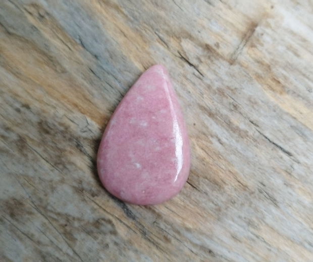 Cabochon thulit, 36x24x6 mm