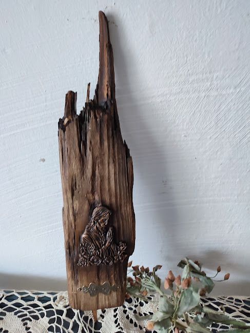 Decoratiune pe lemn recuperat-tematica religioasa