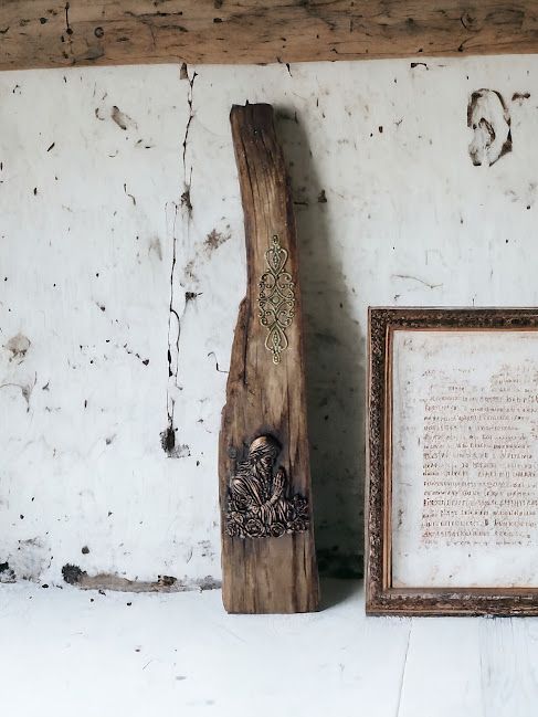 Decoratiune pe lemn recuperat-tematica religioasa
