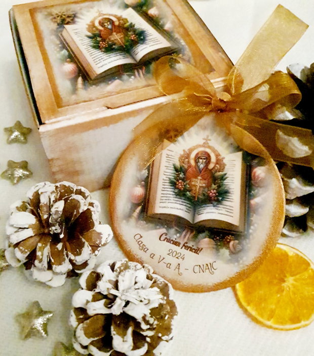 Decoratiune personalizata pentru Craciun, in forma de glob, materii scolare, cadou profesori Craciun